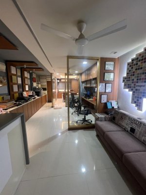 Iscon Emporio
